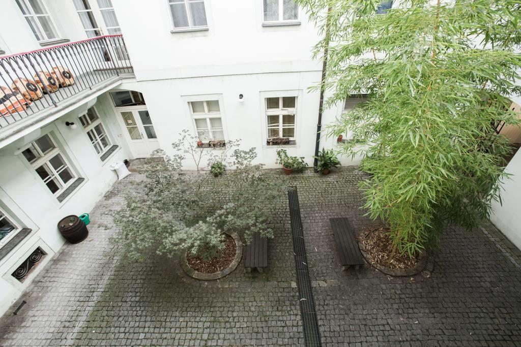 Quiet Apartment With Balcony Charles Bridge Прага Екстер'єр фото