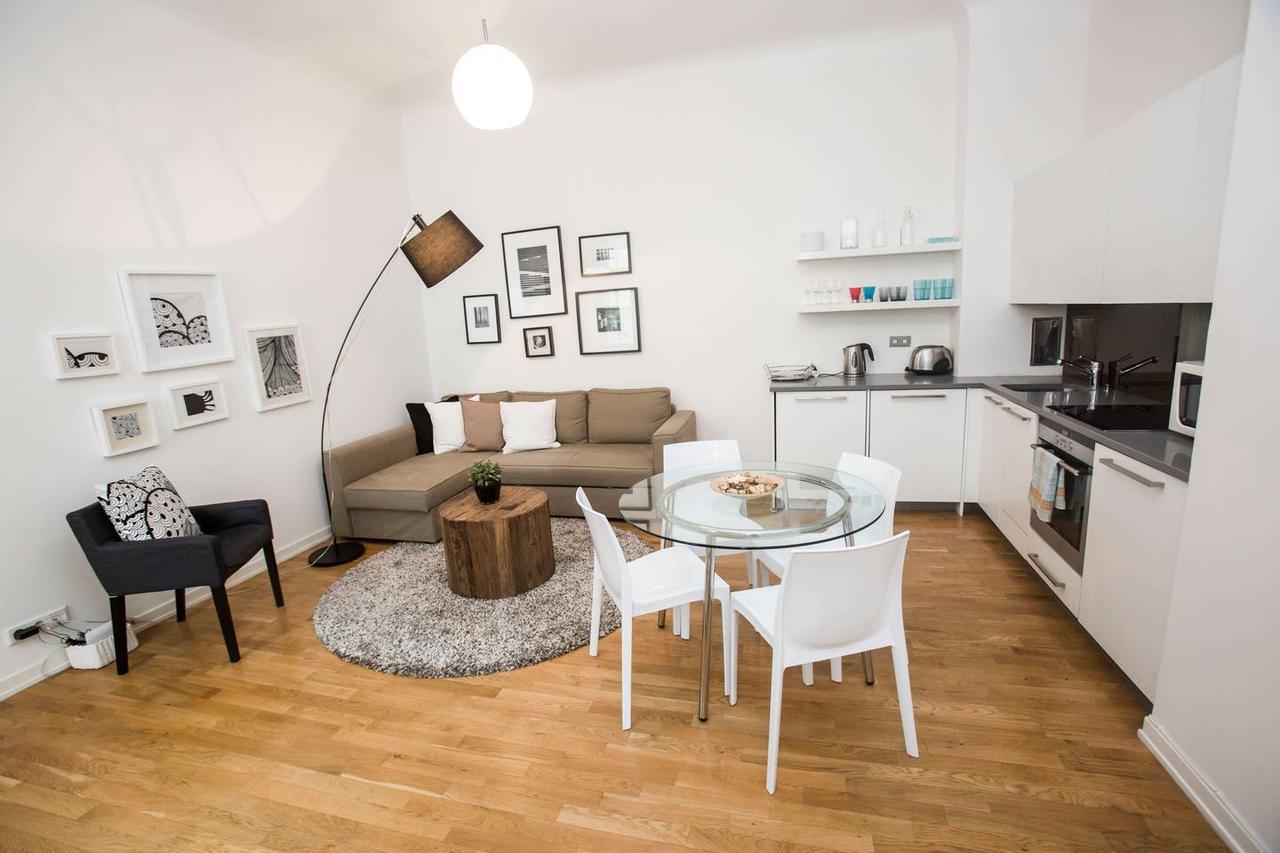 Quiet Apartment With Balcony Charles Bridge Прага Екстер'єр фото