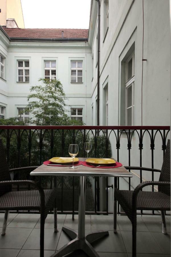 Quiet Apartment With Balcony Charles Bridge Прага Екстер'єр фото