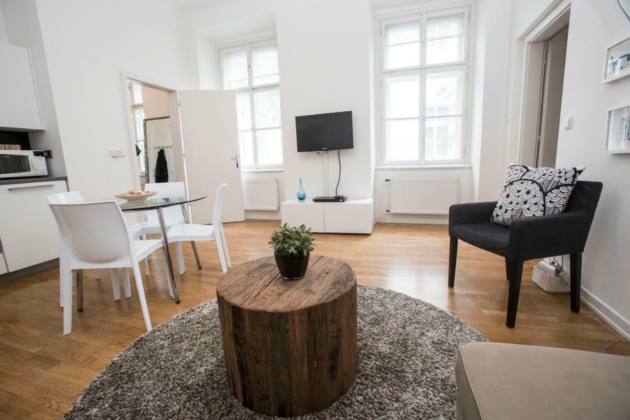Quiet Apartment With Balcony Charles Bridge Прага Екстер'єр фото
